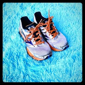 Mizuno Running Shoe Size 7 Men’s 9 Women’s